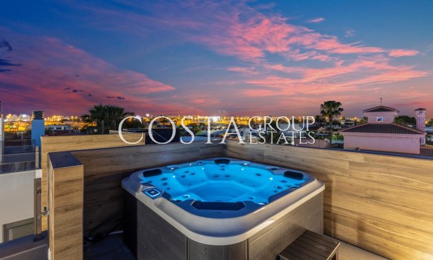 Resale - Villa -
Torrevieja - Torrevieja Centro