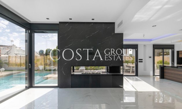 Resale - Villa -
Torrevieja - Torrevieja Centro