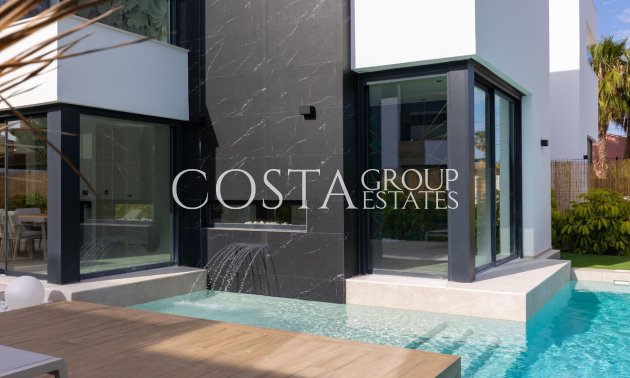 Resale - Villa -
Torrevieja - Torrevieja Centro