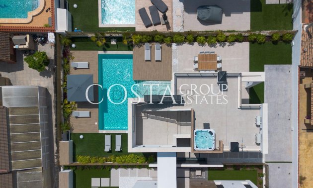 Resale - Villa -
Torrevieja - Torrevieja Centro