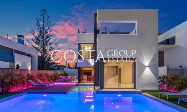 Resale - Villa -
Torrevieja - Torrevieja Centro