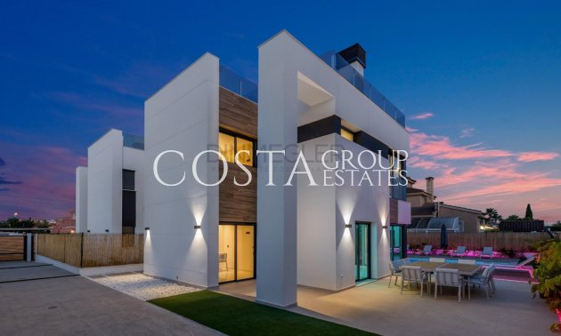 Resale - Villa -
Torrevieja - Torrevieja Centro