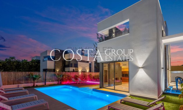 Resale - Villa -
Torrevieja - Torrevieja Centro