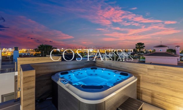 Resale - Villa -
Torrevieja - Torrevieja Centro