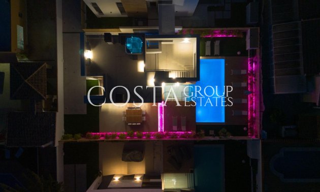 Resale - Villa -
Torrevieja - Torrevieja Centro