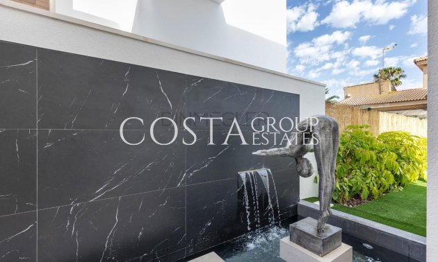 Resale - Villa -
Torrevieja - Torrevieja Centro