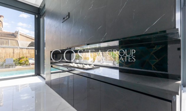 Resale - Villa -
Torrevieja - Torrevieja Centro