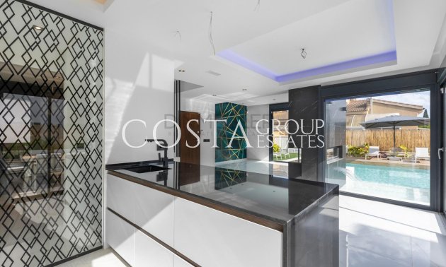 Resale - Villa -
Torrevieja - Torrevieja Centro