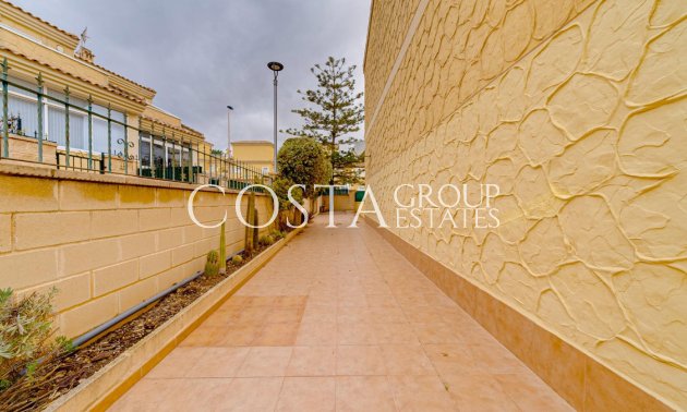 Resale - House -
Torrevieja - Torrevieja Centro