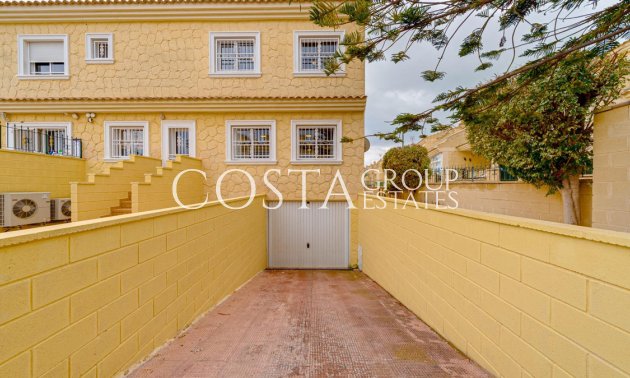 Resale - House -
Torrevieja - Torrevieja Centro