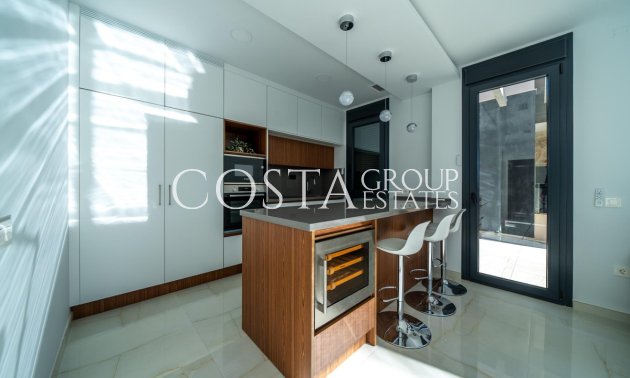 Resale - Villa -
Orihuela - Orihuela Costa