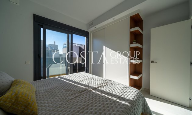 Resale - Villa -
Orihuela - Orihuela Costa