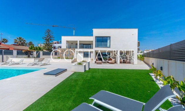 Resale - Villa -
Torrevieja - La Veleta