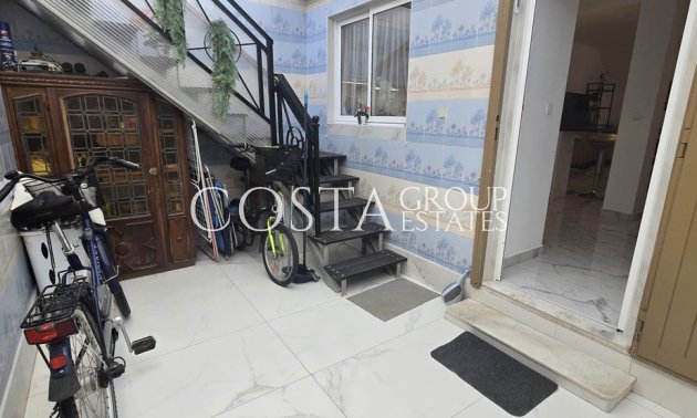 Resale - Villa -
Torrevieja - Torrevieja Centro