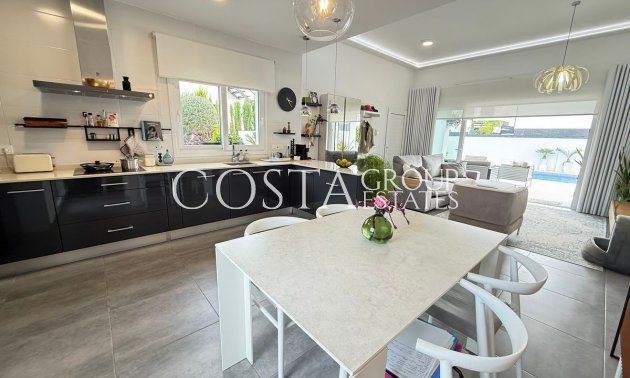 Wiederverkauf - Villa -
Benijofar