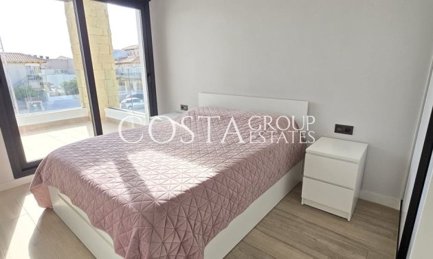 Resale - Villa -
Orihuela - Punta Prima