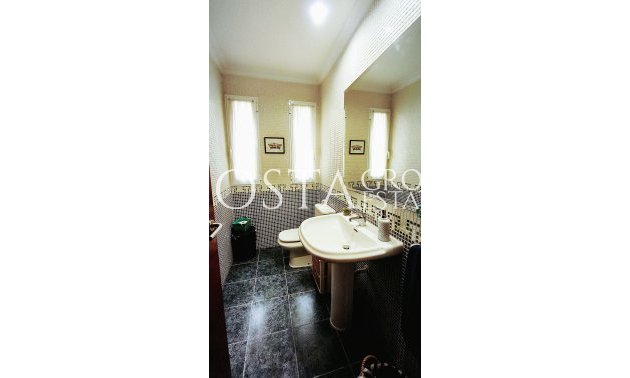 Resale - Villa -
Alicante - Alicante Centro