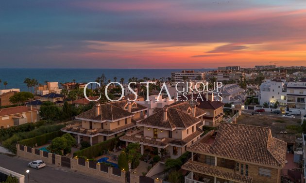 Resale - Villa -
Torrevieja - La Veleta