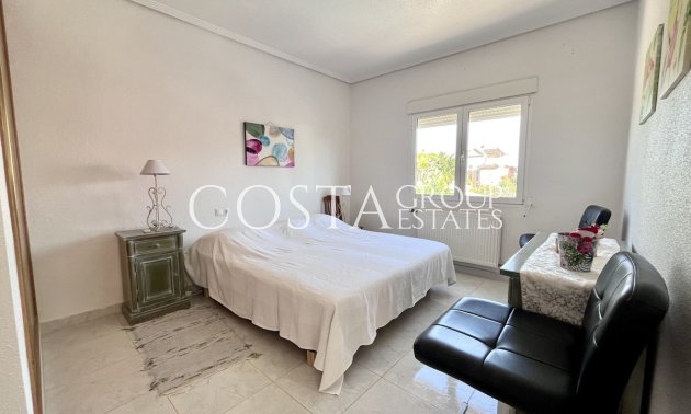 Resale - Villa -
Orihuela - La Zenia