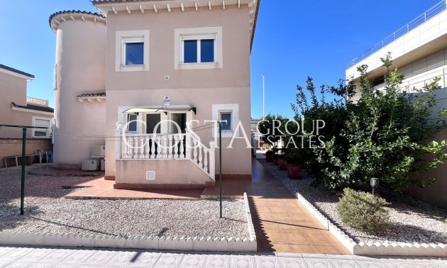 Resale - Villa -
Orihuela - La Zenia