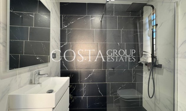 Resale - Villa -
Orihuela Costa - Villamartín