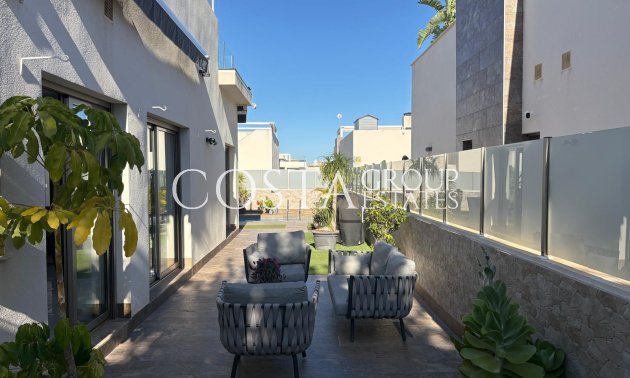 Resale - Villa -
Orihuela Costa - Villamartín