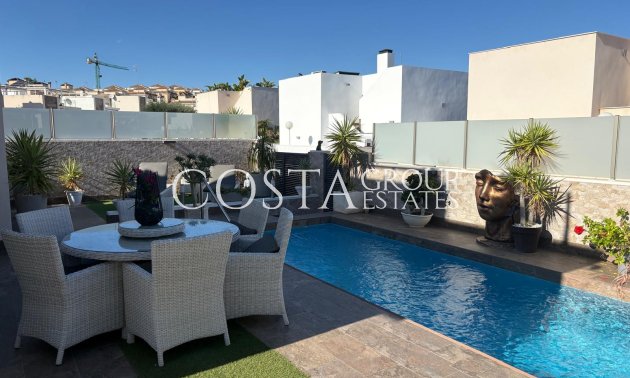 Resale - Villa -
Orihuela Costa - Villamartín