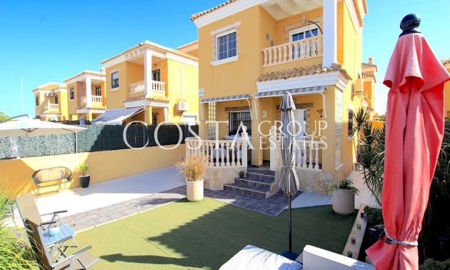 Resale - Villa -
Guardamar del Segura - Guardamar del Segura Centro