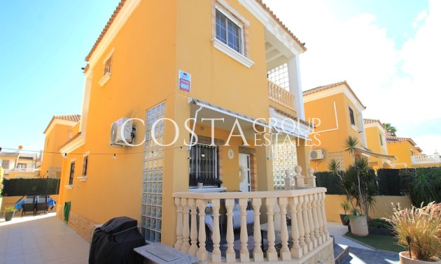 Resale - Villa -
Guardamar del Segura - Guardamar del Segura Centro