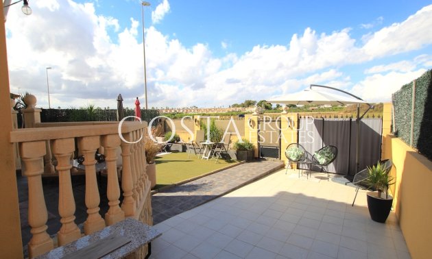 Resale - Villa -
Guardamar del Segura - Guardamar del Segura Centro