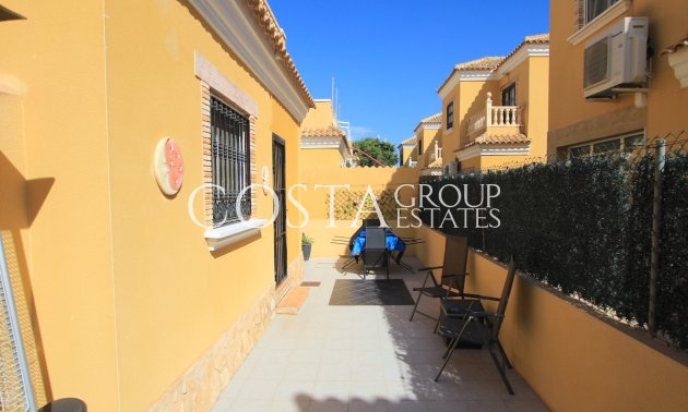 Resale - Villa -
Guardamar del Segura - Guardamar del Segura Centro