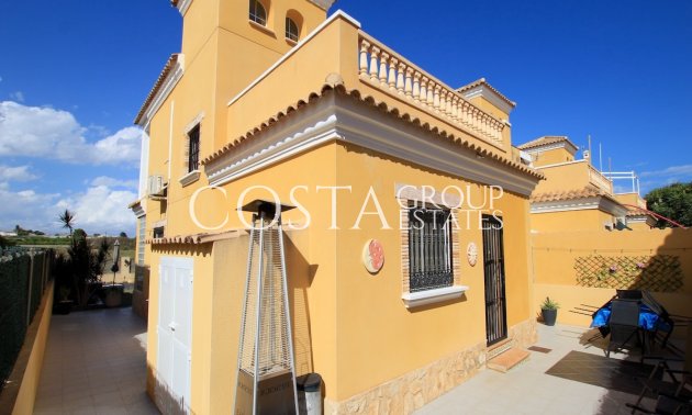 Resale - Villa -
Guardamar del Segura - Guardamar del Segura Centro