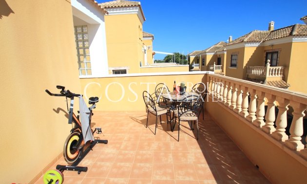 Resale - Villa -
Guardamar del Segura - Guardamar del Segura Centro
