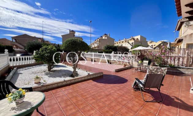 Resale - House -
Orihuela - La Zenia