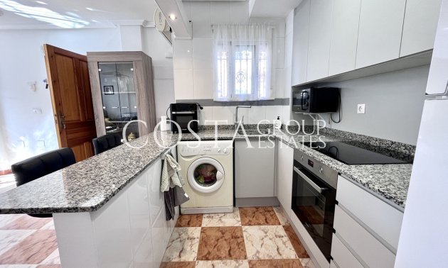 Resale - House -
Orihuela - La Zenia