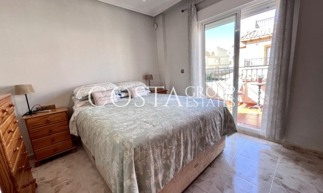 Resale - House -
Orihuela - La Zenia