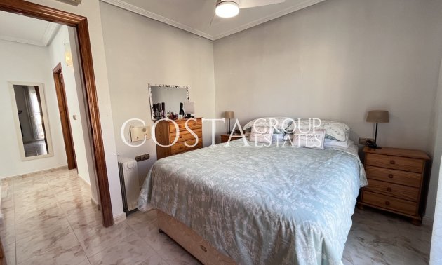 Resale - House -
Orihuela - La Zenia