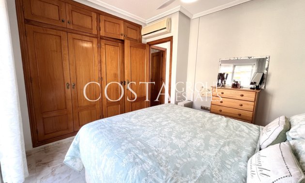 Resale - House -
Orihuela - La Zenia