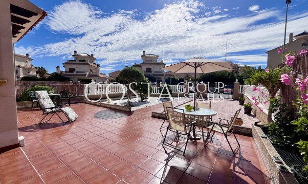 Resale - House -
Orihuela - La Zenia