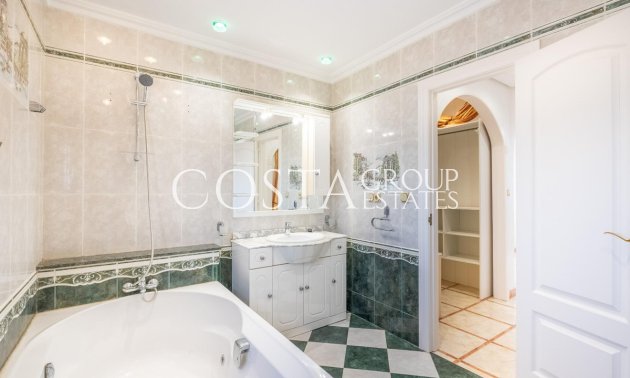 Resale - Villa -
Torrevieja - El Chaparral