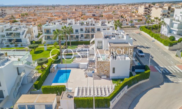Resale - House -
Torrevieja - Torrevieja Centro