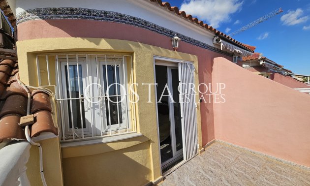 Resale - House -
Orihuela - La Zenia