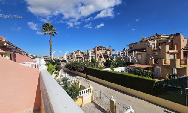 Resale - House -
Orihuela - La Zenia