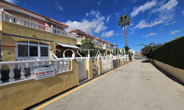 Resale - House -
Orihuela - La Zenia