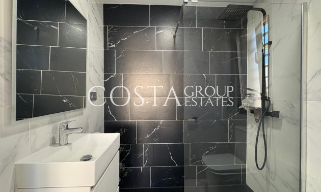 Resale - Villa -
Orihuela - Villamartin