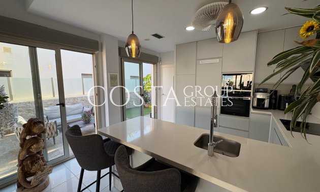 Resale - Villa -
Orihuela - Villamartin