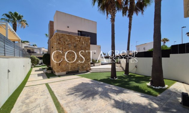 Resale - Villa -
Torrevieja - Torrevieja Centro