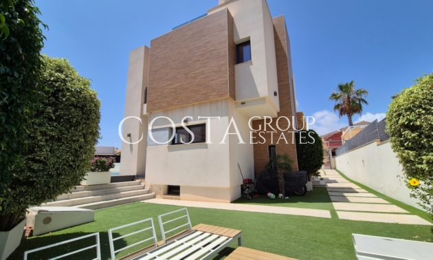 Resale - Villa -
Torrevieja - Torrevieja Centro
