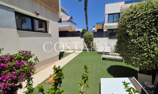 Resale - Villa -
Torrevieja - Torrevieja Centro