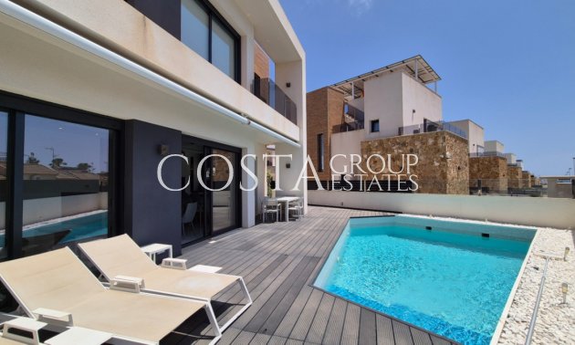 Resale - Villa -
Torrevieja - Torrevieja Centro
